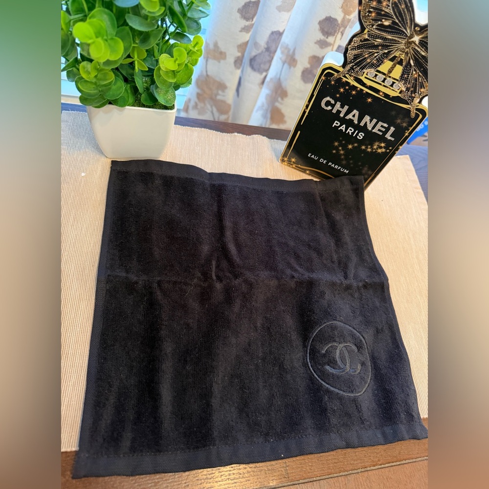 CHANEL Bath Rag Set - Picture 2 of 10